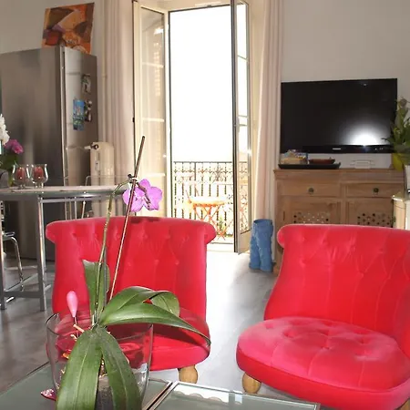 Le Louvre Apartment *